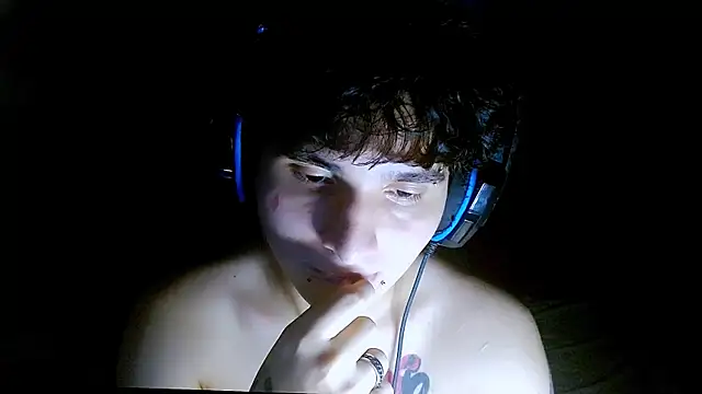 Snapshot of Charley_quin chatting on 04/16/26, 12:22 Charley quin online show from 04/16/26, 12:22