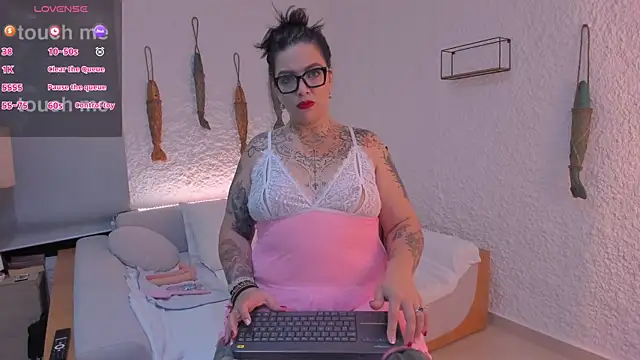 poisson ivy online show from 02/11/25, 04:22