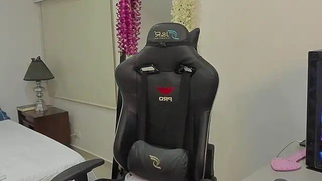 poisson ivy online show from 03/07/25, 04:13