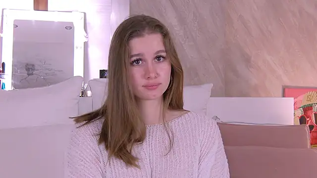 EllieHayes online show from 12/22/25, 05:54