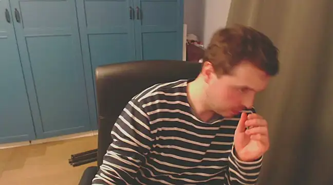 Snapshot of CuteMan33 chatting on 12/16/24, 02:25 CuteMan33 online show from 12/16/24, 02:25