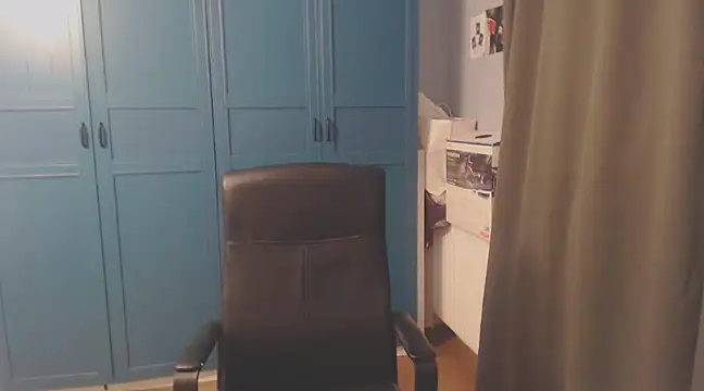 Snapshot of CuteMan33 chatting on 12/23/24, 01:08 CuteMan33 online show from 12/23/24, 01:08