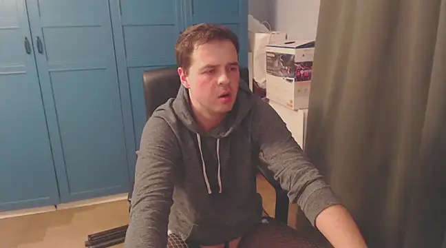 Snapshot of CuteMan33 chatting on 12/24/24, 02:54 CuteMan33 online show from 12/24/24, 02:54