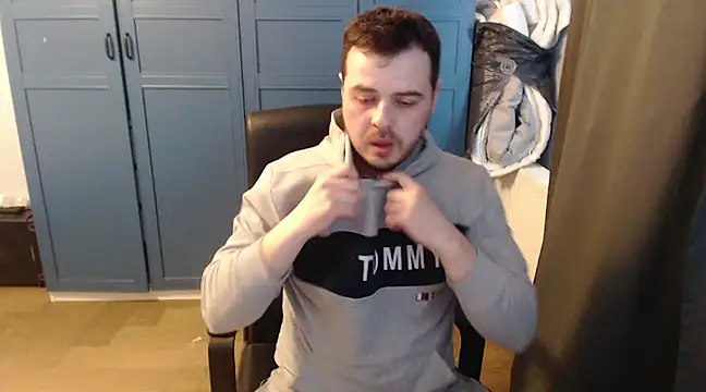 Snapshot of CuteMan33 chatting on 03/05/25, 02:12 CuteMan33 online show from 03/05/25, 02:12