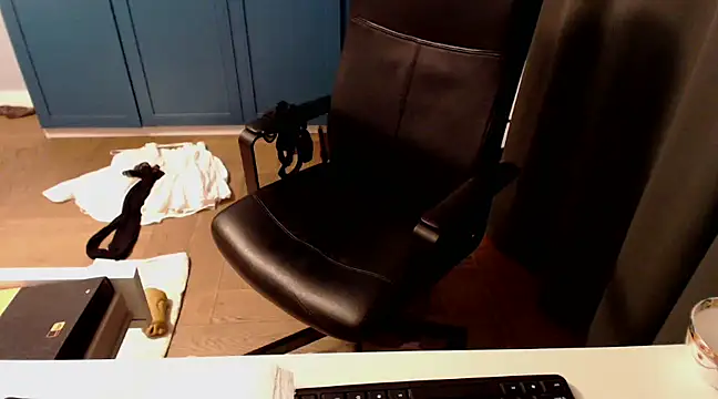 Snapshot of CuteMan33 chatting on 03/19/25, 01:10 CuteMan33 online show from 03/19/25, 01:10