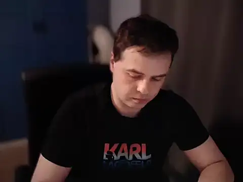 Snapshot of CuteMan33 chatting on 10/30/25, 10:21 CuteMan33 online show from 10/30/25, 10:21