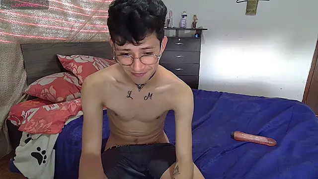 Snapshot of Sweet_c4mer0n chatting on 10/13/25, 05:46 Sweet c4mer0n online show from 10/13/25, 05:46