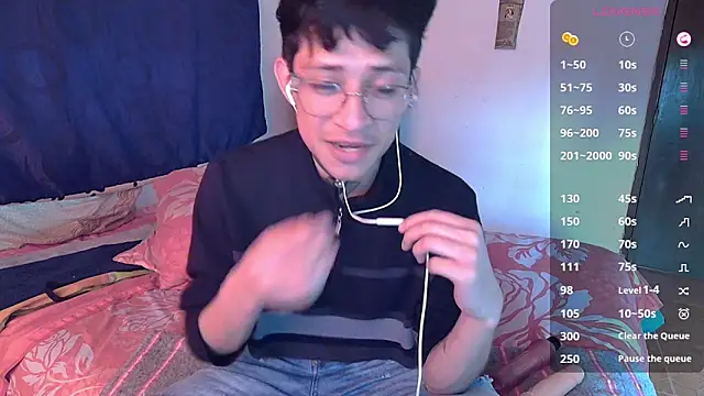 Snapshot of Sweet_c4mer0n chatting on 10/17/25, 09:06 Sweet c4mer0n online show from 10/17/25, 09:06