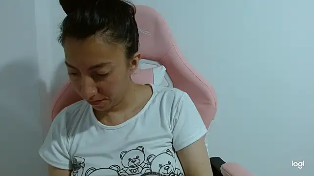 Snapshot of kaybabyhot chatting on 09/30/25, 04:23 kaybabyhot online show from 09/30/25, 04:23