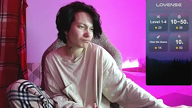 Snapshot of esajukyy chatting on 11/24/25, 11:21 esajukyy online show from 11/24/25, 11:21