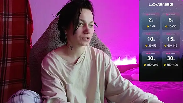 Snapshot of esajukyy chatting on 11/25/25, 01:11 esajukyy online show from 11/25/25, 01:11