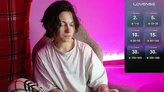 Snapshot of esajukyy chatting on 12/16/25, 02:44 esajukyy online show from 12/16/25, 02:44