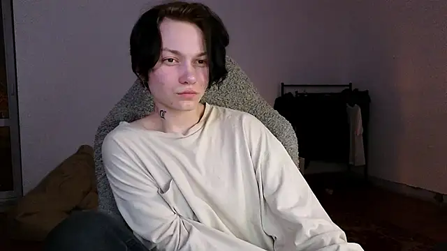 esajukyy online show from 05/20/26, 04:13