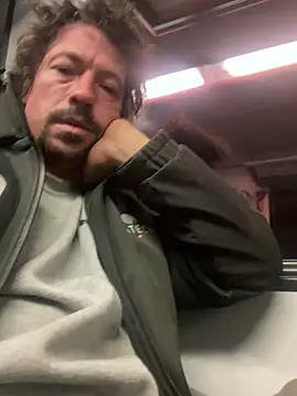 Snapshot of zenzero87 chatting on 12/19/25, 05:20 zenzero87 online show from 12/19/25, 05:20