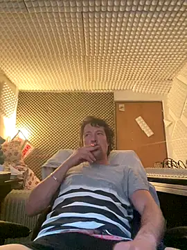 Snapshot of zenzero87 chatting on 12/22/25, 02:58 zenzero87 online show from 12/22/25, 02:58