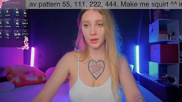 Snapshot of AliceMilman chatting on 03/08/25, 01:14 AliceMilman online show from 03/08/25, 01:14