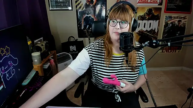 Snapshot of HannahCastle96 chatting on 08/06/26, 12:23 HannahCastle96 online show from 08/06/26, 12:23