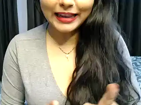 Snapshot of Hritvika chatting on 12/17/25, 04:35 Hritvika online show from 12/17/25, 04:35