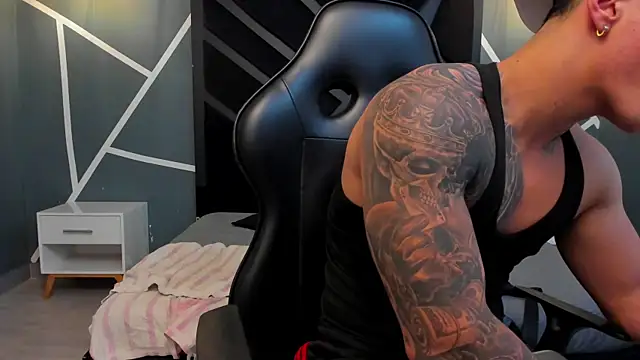 Flynn Riider online show from 12/05/25, 05:27