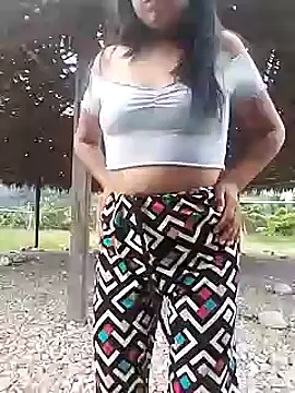 Snapshot of Danna-linyi chatting on 12/10/24, 09:33 Danna-linyi online show from 12/10/24, 09:33