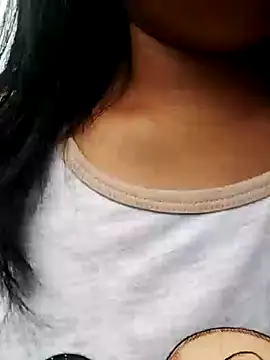 Snapshot of Danna-linyi chatting on 12/15/24, 04:15 Danna-linyi online show from 12/15/24, 04:15