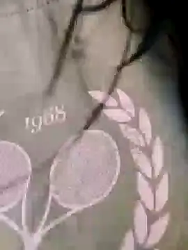 Snapshot of Danna-linyi chatting on 12/21/24, 09:04 Danna-linyi online show from 12/21/24, 09:04