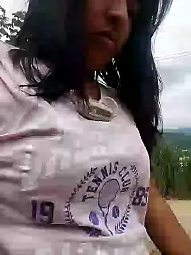 Snapshot of Danna-linyi chatting on 12/22/24, 03:00 Danna-linyi online show from 12/22/24, 03:00