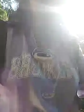 Snapshot of Danna-linyi chatting on 12/25/24, 09:22 Danna-linyi online show from 12/25/24, 09:22