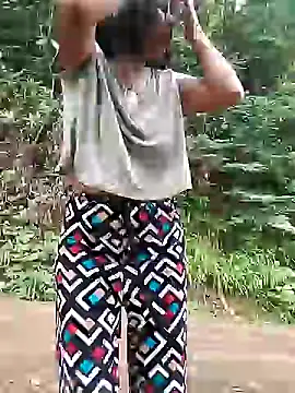 Snapshot of Danna-linyi chatting on 12/26/24, 03:53 Danna-linyi online show from 12/26/24, 03:53