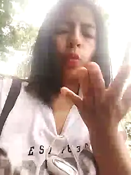 Snapshot of Danna-linyi chatting on 01/03/25, 04:48 Danna-linyi online show from 01/03/25, 04:48