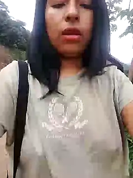 Snapshot of Danna-linyi chatting on 01/10/25, 02:45 Danna-linyi online show from 01/10/25, 02:45