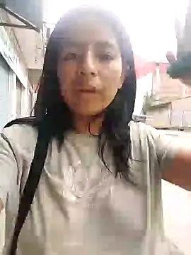 Snapshot of Danna-linyi chatting on 01/10/25, 08:15 Danna-linyi online show from 01/10/25, 08:15