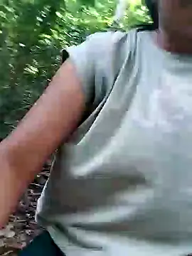 Snapshot of Danna-linyi chatting on 01/13/25, 04:19 Danna-linyi online show from 01/13/25, 04:19