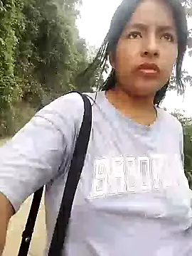 Snapshot of Danna-linyi chatting on 01/19/25, 01:22 Danna-linyi online show from 01/19/25, 01:22