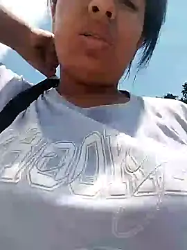 Snapshot of Danna-linyi chatting on 01/19/25, 06:32 Danna-linyi online show from 01/19/25, 06:32