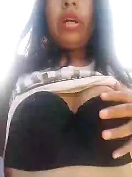 Snapshot of Danna-linyi chatting on 01/28/25, 10:23 Danna-linyi online show from 01/28/25, 10:23