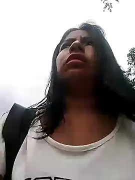 Snapshot of Danna-linyi chatting on 02/02/25, 02:13 Danna-linyi online show from 02/02/25, 02:13