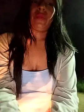 Snapshot of Danna-linyi chatting on 02/08/25, 01:22 Danna-linyi online show from 02/08/25, 01:22