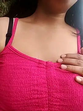 Snapshot of Danna-linyi chatting on 02/14/25, 02:12 Danna-linyi online show from 02/14/25, 02:12