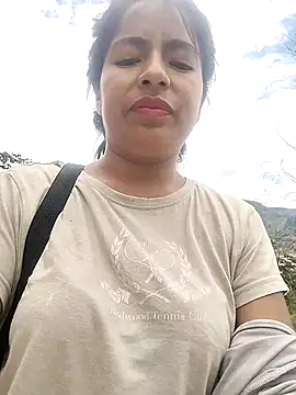 Snapshot of Danna-linyi chatting on 02/19/25, 06:10 Danna-linyi online show from 02/19/25, 06:10