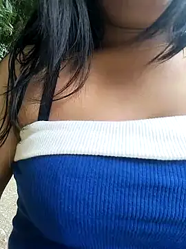 Snapshot of Danna-linyi chatting on 02/21/25, 08:27 Danna-linyi online show from 02/21/25, 08:27