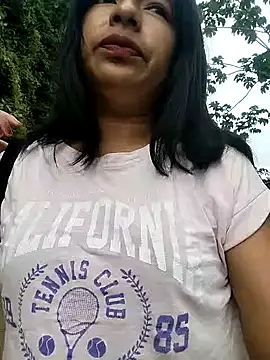 Snapshot of Danna-linyi chatting on 03/05/25, 03:51 Danna-linyi online show from 03/05/25, 03:51