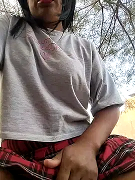 Snapshot of Danna-linyi chatting on 03/19/25, 11:03 Danna-linyi online show from 03/19/25, 11:03