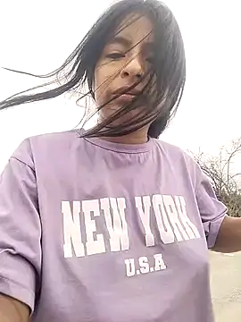 Snapshot of Danna-linyi chatting on 03/21/25, 01:45 Danna-linyi online show from 03/21/25, 01:45