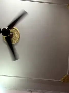 Snapshot of nehas chatting on 09/11/25, 11:43 nehas online show from 09/11/25, 11:43