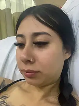 Snapshot of Zoee_t chatting on 03/06/26, 03:25 Zoee t online show from 03/06/26, 03:25