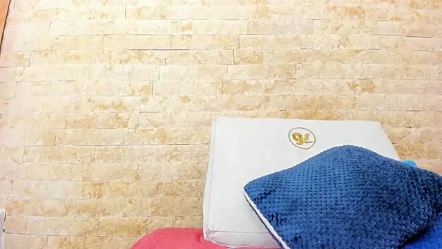 mia roldan  online show from 12/02/25, 01:39