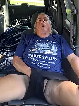 Snapshot of Bus310A chatting on 09/29/25, 04:01 Bus310A online show from 09/29/25, 04:01