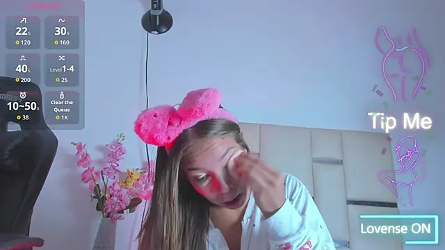 HaleyAmaya online show from 10/31/25, 12:50