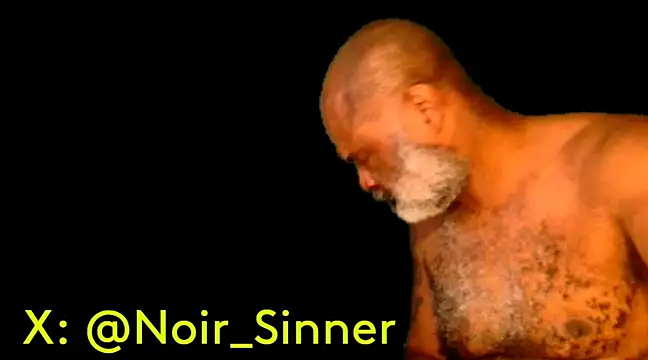 Snapshot of sinnernoir chatting on 01/26/25, 05:02 sinnernoir online show from 01/26/25, 05:02